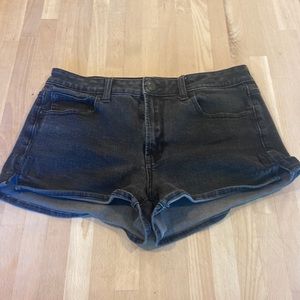 American eagle outfitters black high rise shortie size 8 2” inseam